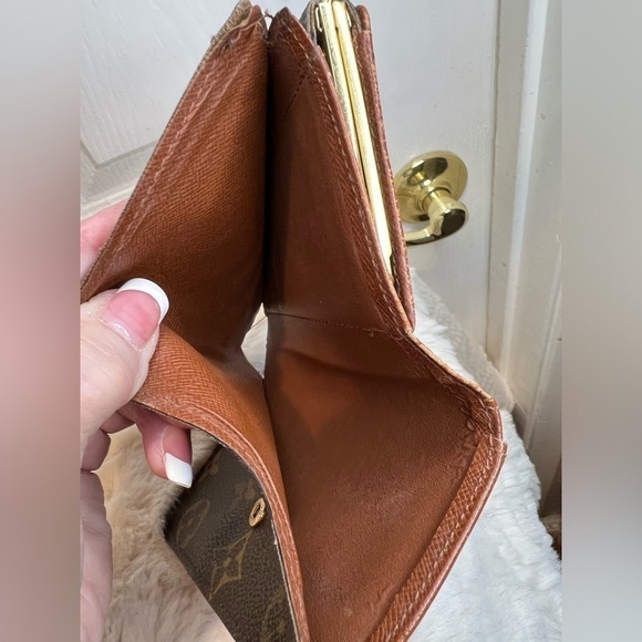 LOUIS VUITTON LV MONOGRAM COATED CANVAS VIENNOIS WALLET - Picture 7 of 16